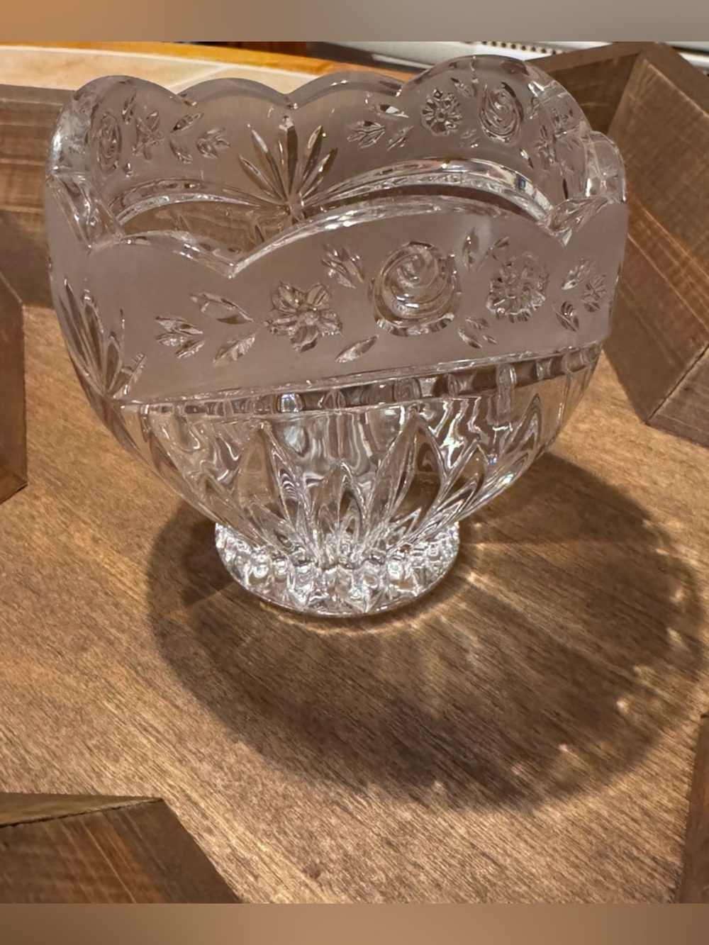 Oneida Southern Garden Lead Crystal Bowl✨